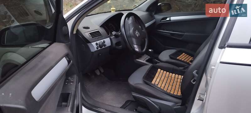 Хетчбек Opel Astra 2005 в Благовіщенську