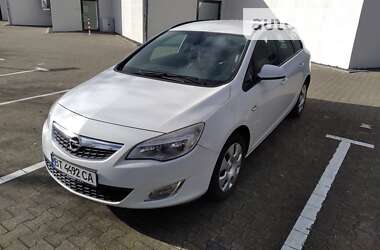 Универсал Opel Astra 2012 в Яворове