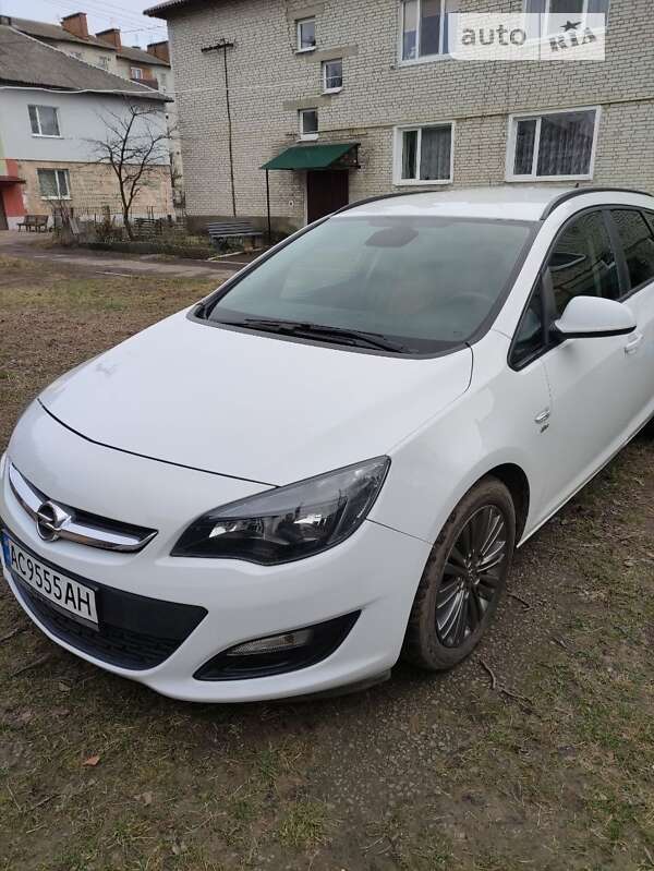 Универсал Opel Astra 2013 в Иваничах