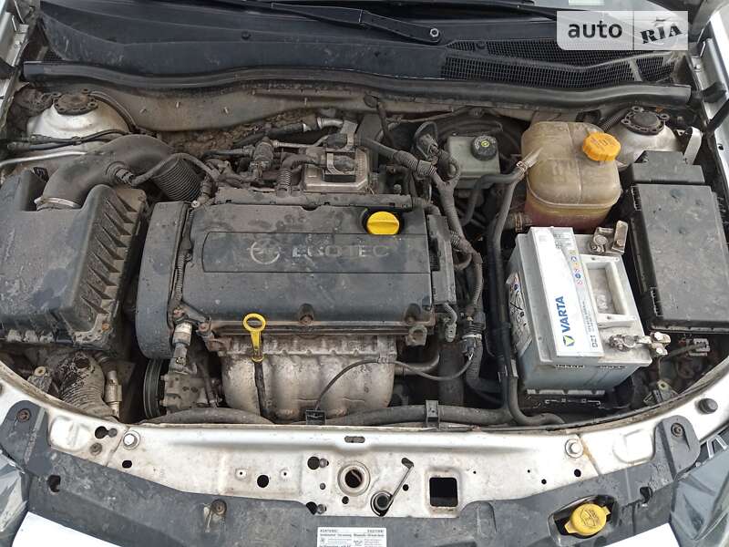 Універсал Opel Astra 2010 в Полтаві