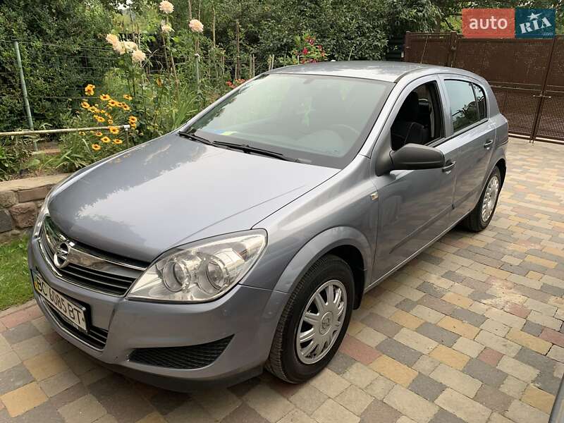 Хэтчбек Opel Astra 2008 в 