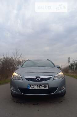 Универсал Opel Astra 2011 в Сокале