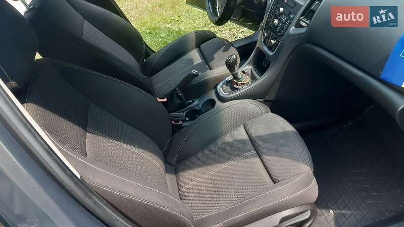 Седан Opel Astra 2012 в Богородчанах