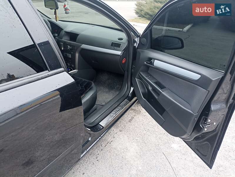 Универсал Opel Astra 2006 в Терновке