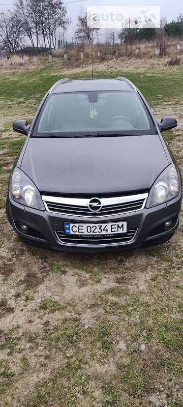 Універсал Opel Astra 2010 в Чернівцях