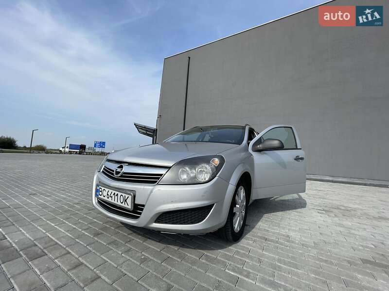 Универсал Opel Astra 2011 в Буске