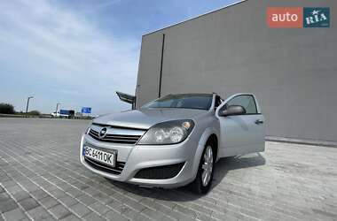 Opel Astra 2011