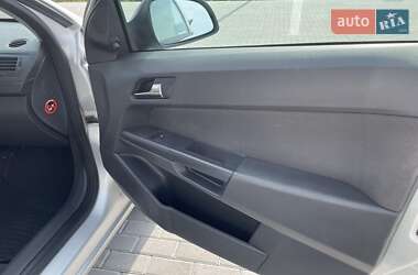 Универсал Opel Astra 2011 в Буске