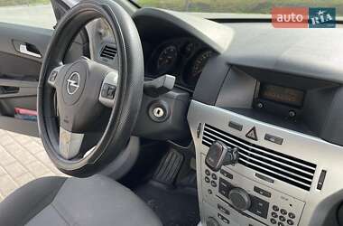 Универсал Opel Astra 2011 в Буске