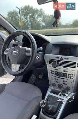 Универсал Opel Astra 2011 в Буске