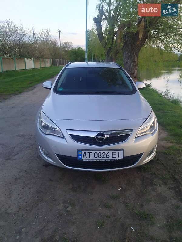 Універсал Opel Astra 2010 в Надвірній
