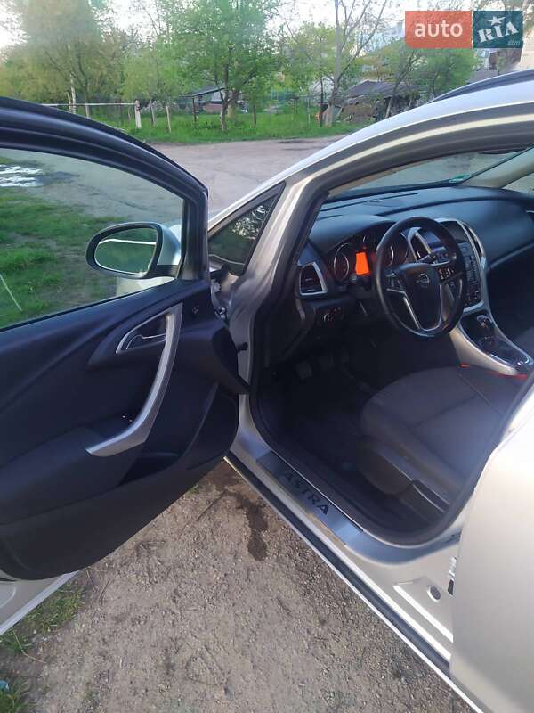 Універсал Opel Astra 2010 в Надвірній