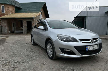 Універсал Opel Astra 2013 в Гусятині