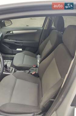 Универсал Opel Astra 2006 в 