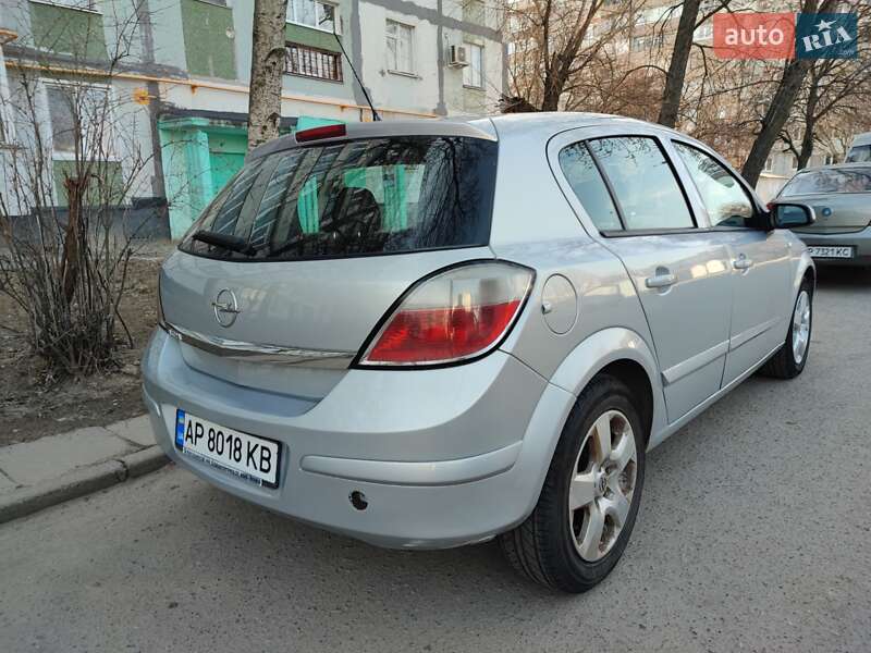 Хэтчбек Opel Astra 2007 в Запорожье
