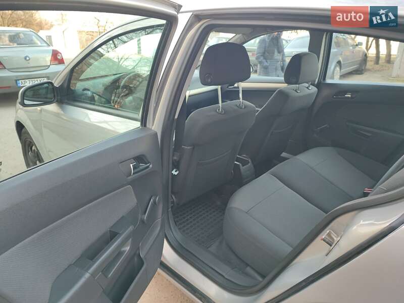 Хэтчбек Opel Astra 2007 в Запорожье