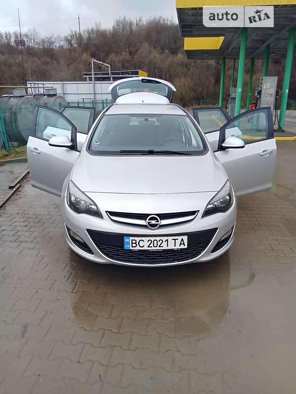 Универсал Opel Astra 2015 в Львове