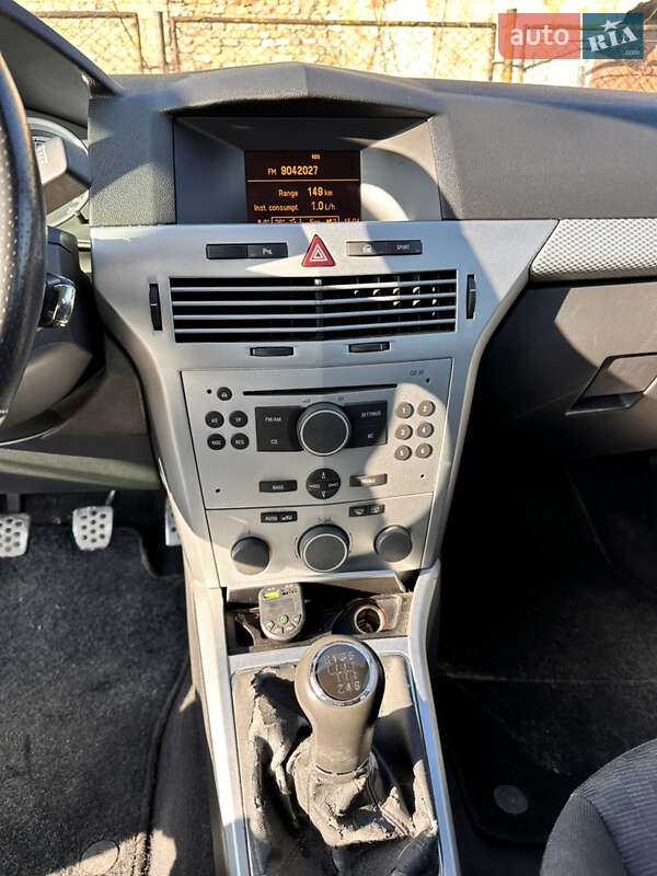 Хетчбек Opel Astra 2004 в Золочеві