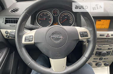Хэтчбек Opel Astra 2007 в 