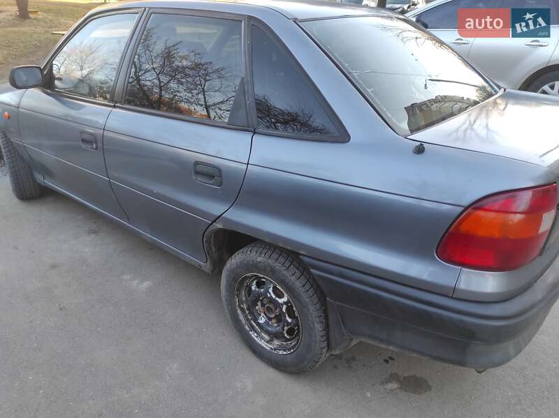 Седан Opel Astra 1995 в Харкові