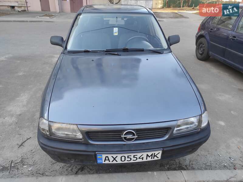 Седан Opel Astra 1995 в Харкові