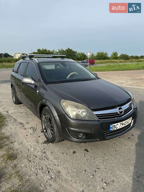 Універсал Opel Astra 2010 в Золочеві