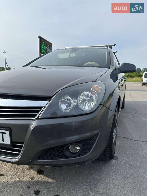 Універсал Opel Astra 2010 в Золочеві