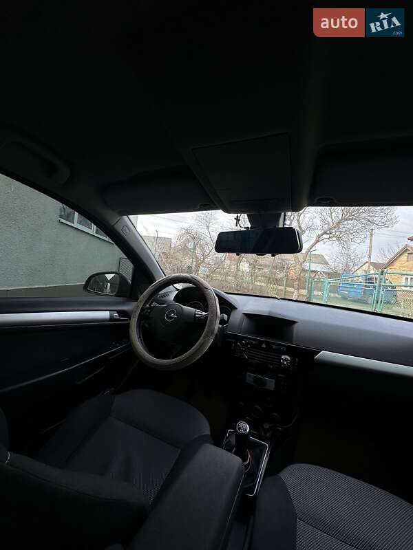 Універсал Opel Astra 2010 в Золочеві