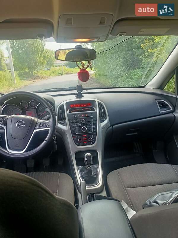 Універсал Opel Astra 2011 в Львові