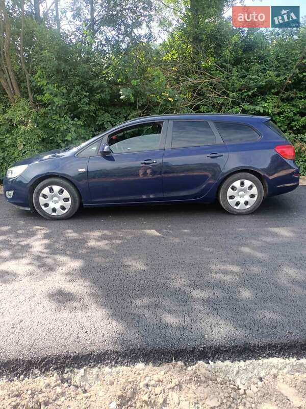 Універсал Opel Astra 2011 в Львові