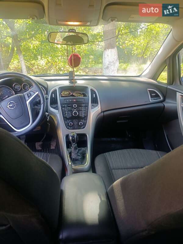 Універсал Opel Astra 2011 в Львові