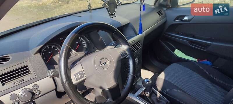 Универсал Opel Astra 2006 в Овруче