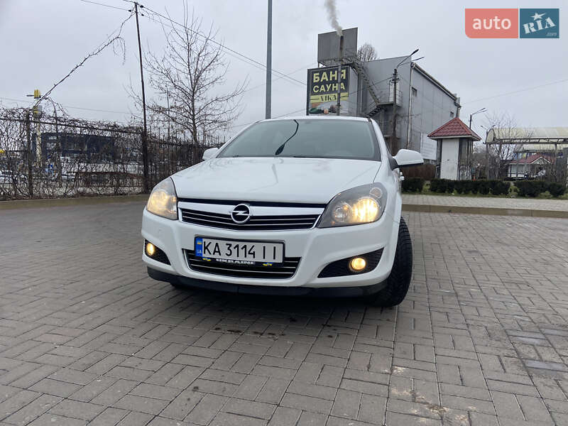 Хетчбек Opel Astra 2012 в Києві