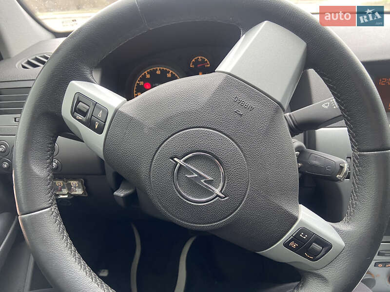 Хетчбек Opel Astra 2012 в Києві