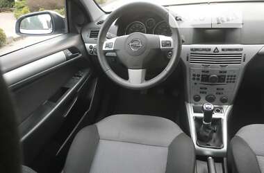 Седан Opel Astra 2009 в Тернополе