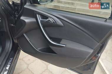 Универсал Opel Astra 2011 в 