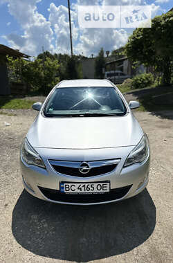Универсал Opel Astra 2011 в Комарному