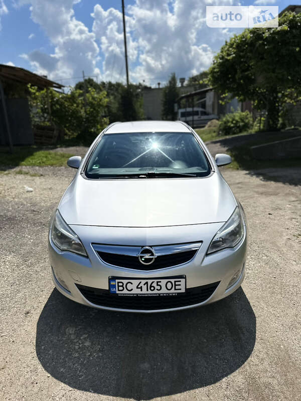 Opel Astra 2011 Opel Astra 2011