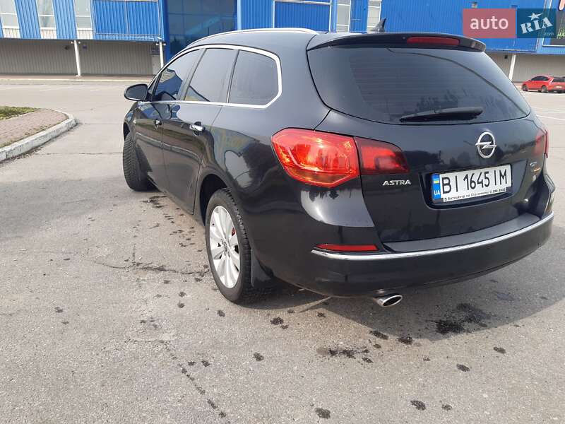Универсал Opel Astra 2012 в Кременчуге