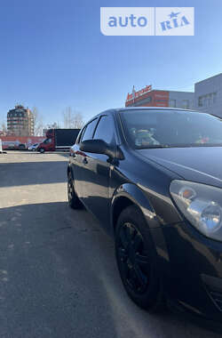 Хэтчбек Opel Astra 2005 в Вишневом