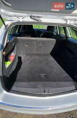 Універсал Opel Astra 2013 в Дрогобичі