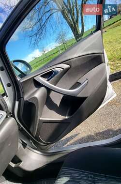 Универсал Opel Astra 2013 в 