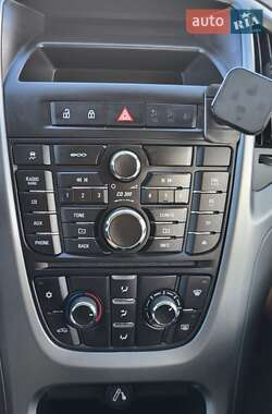 Универсал Opel Astra 2013 в 