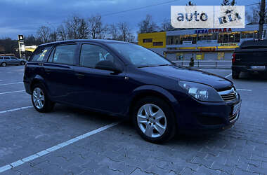 Універсал Opel Astra 2011 в Тернополі