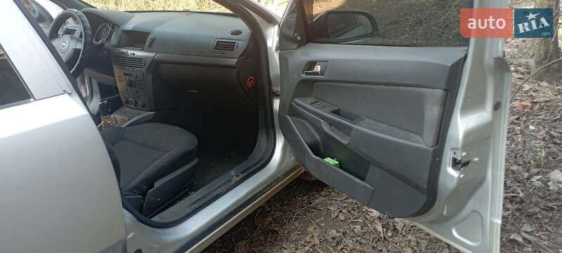 Універсал Opel Astra 2006 в Ужгороді