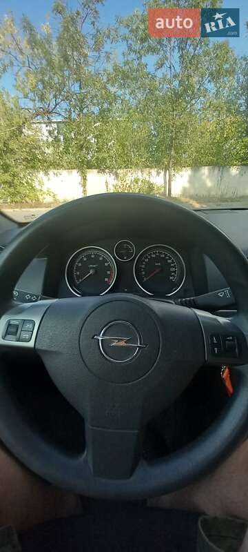 Универсал Opel Astra 2004 в Надворной