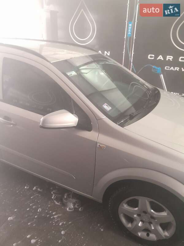 Универсал Opel Astra 2007 в Заставной