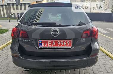 Универсал Opel Astra 2012 в Львове