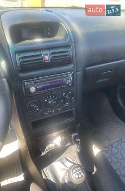 Хэтчбек Opel Astra 2000 в 