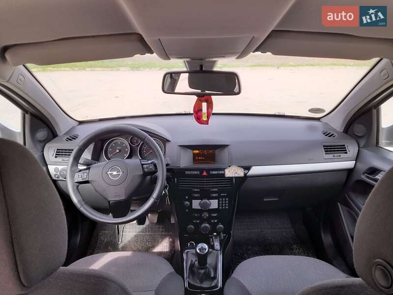 Универсал Opel Astra 2010 в Рени